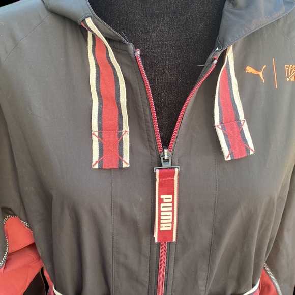 Puma light Jacket! Size S - Picture 3 of 10